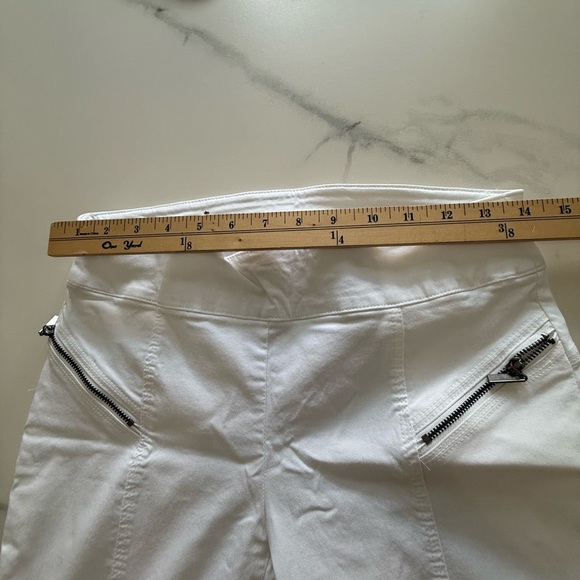 INC White Women's Jeans with Zipper Accents. Size 10p - Picture 3 of 6